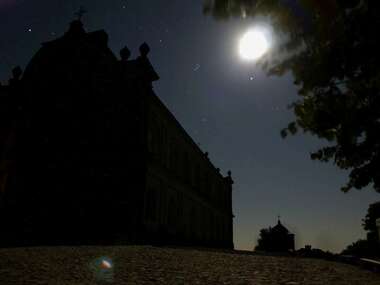 Klasztor o północy.jpg